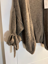 Cardigan with frill sleeve and tie